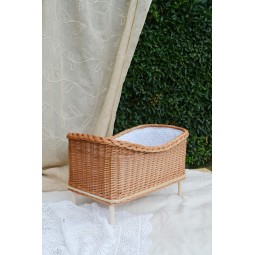 Kvalitná prútená postieľka...