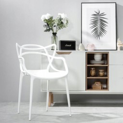 Moderná stolička v bielej...