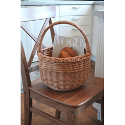 Prútený okrúhly košík s rúčkou