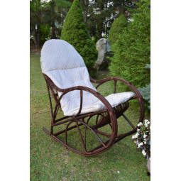 Tmavo hnedé prútené...