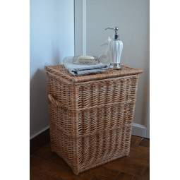 Elegantný prútený kôš na...