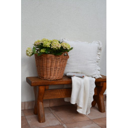 Prútený kôš vyrobený z...