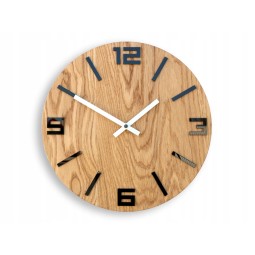 Klasické drevené hodiny...
