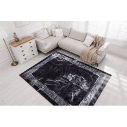 Vzorovaný koberec v čiernej...